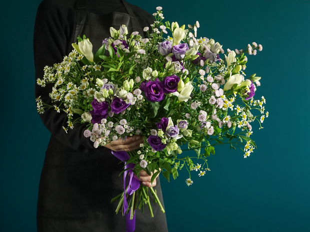 Bouquet of flowers with lysants 01 |