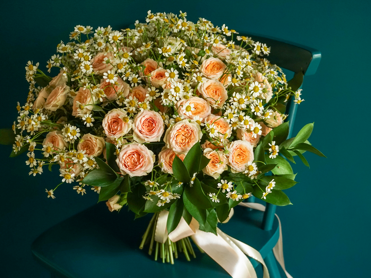 Ziedu pušķis ar rozēm | 10 |