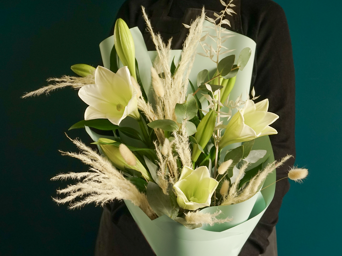 Bouquet of flowers with lily 04 |