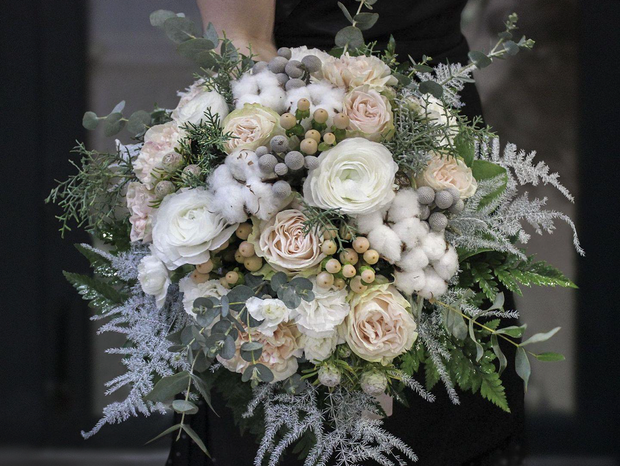 Dažādu ziedu pušķis | 32 |