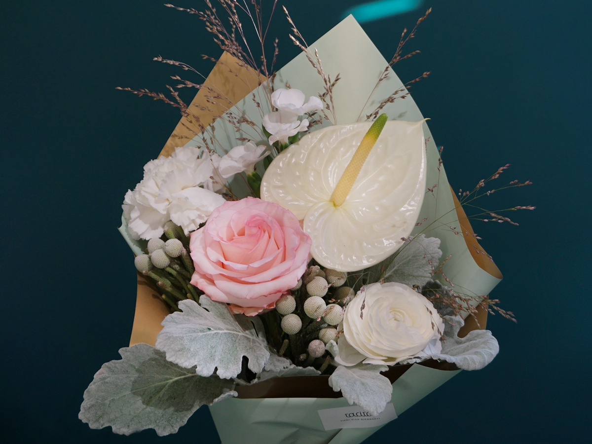 Bouquet of different flowers 33 |