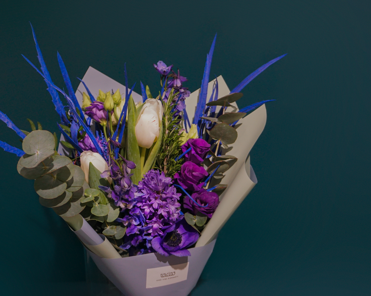 Bouquet of different flowers 35 |