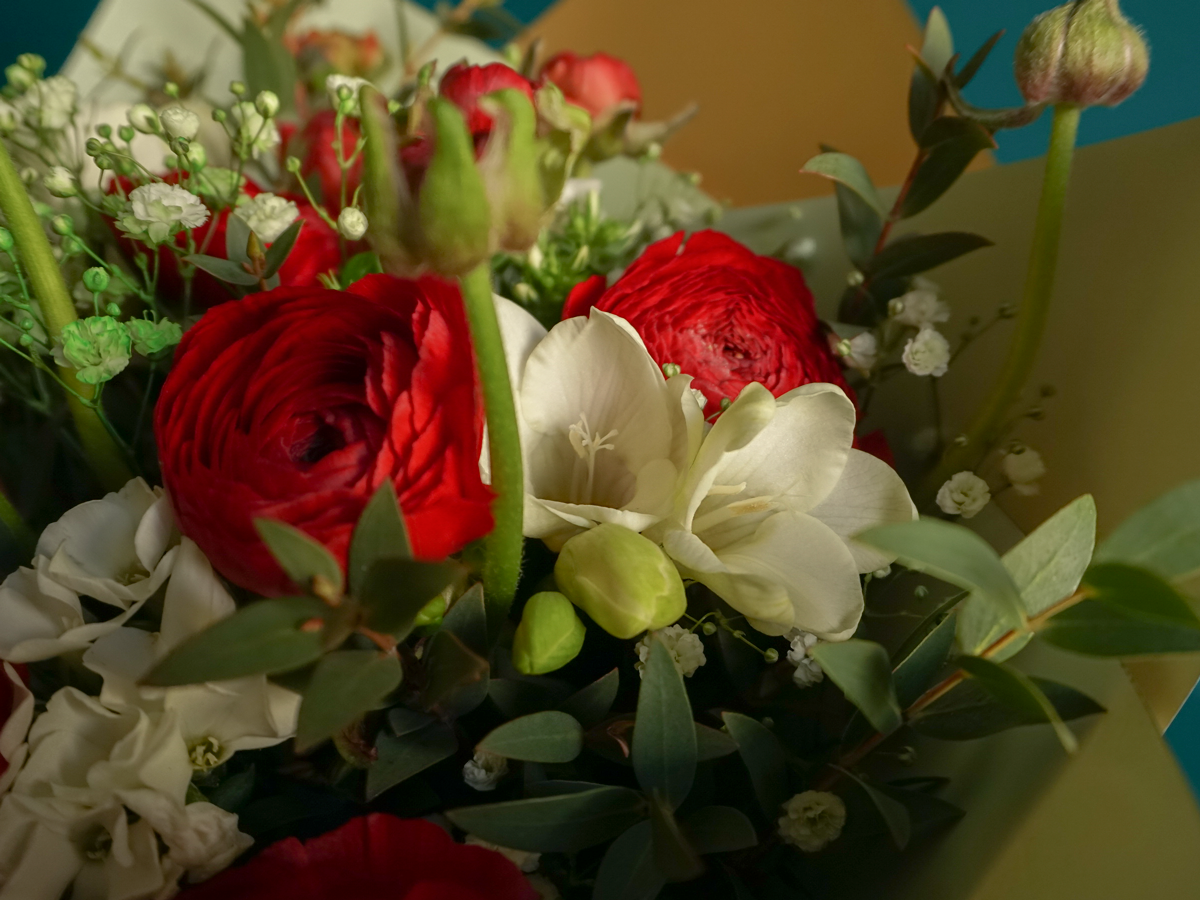 Bouquet of different flowers 52 |