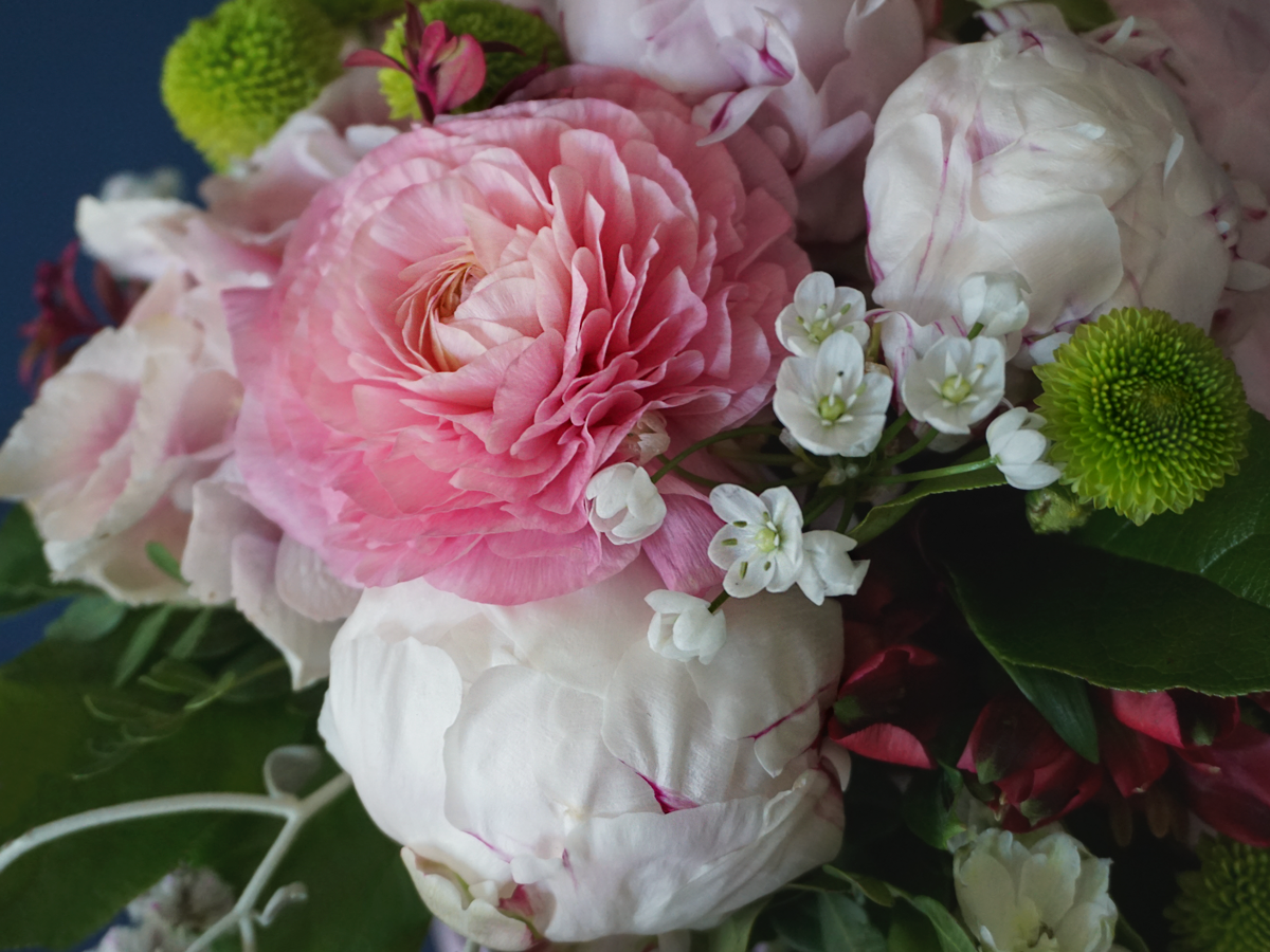 Different flowers in a box 06 |