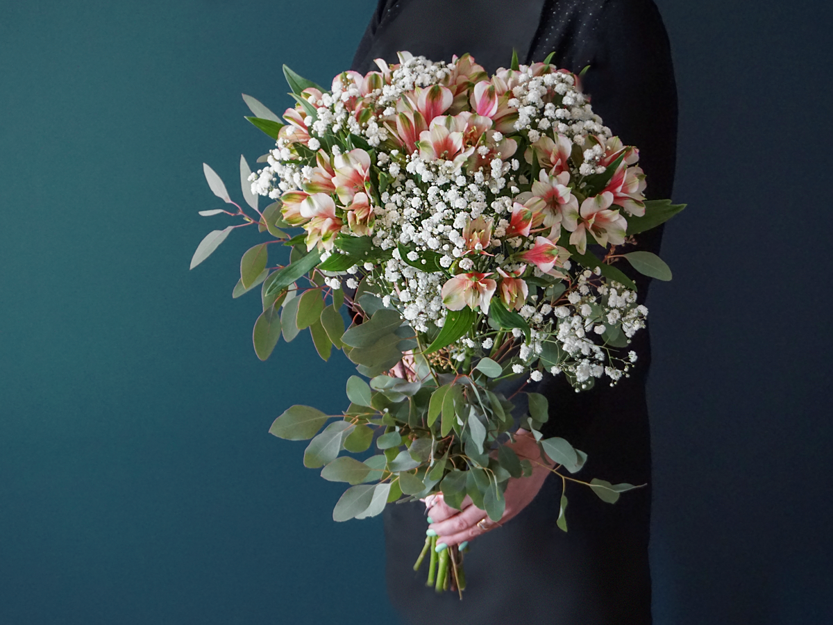 Bouquet of flowers with gypsum 02 |