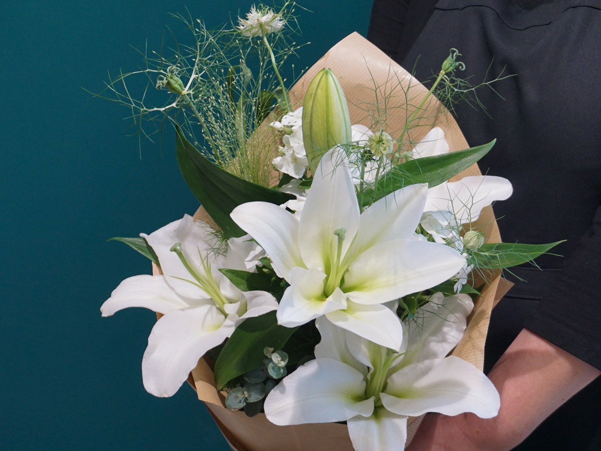 Bouquet of flowers with lily 03 |